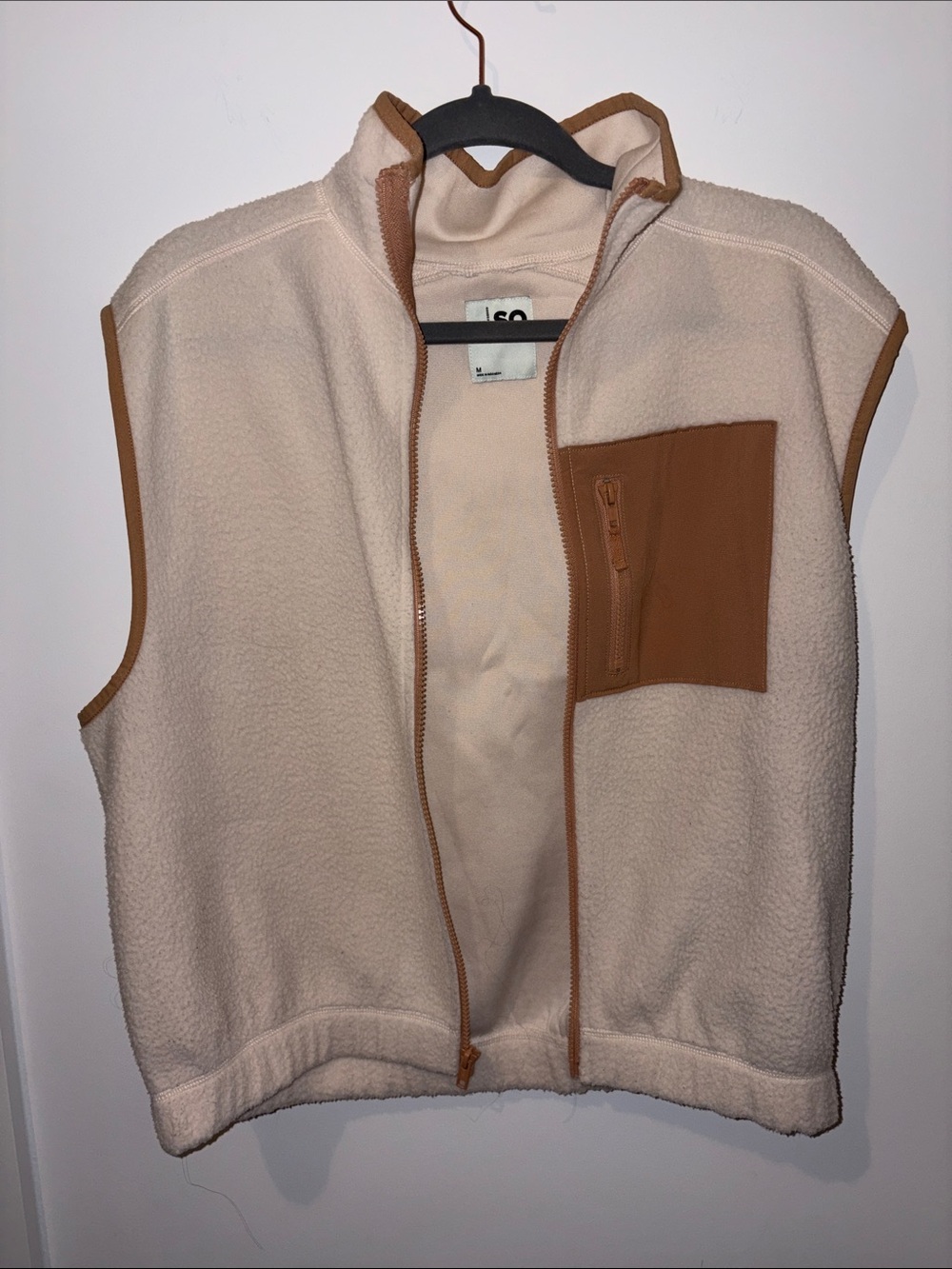 SO Women's Cream Fleece Vest with Tan Pocket